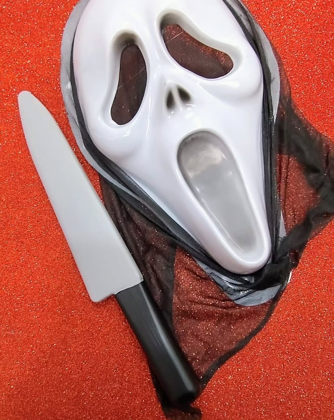 Máscara de fantasma con cuchillo de plástico