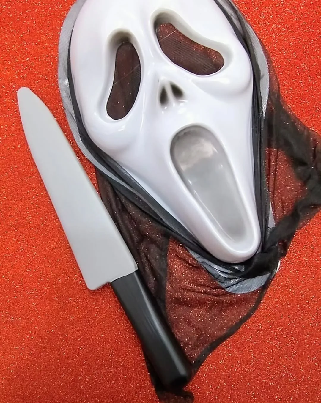 Máscara de fantasma con cuchillo de plástico